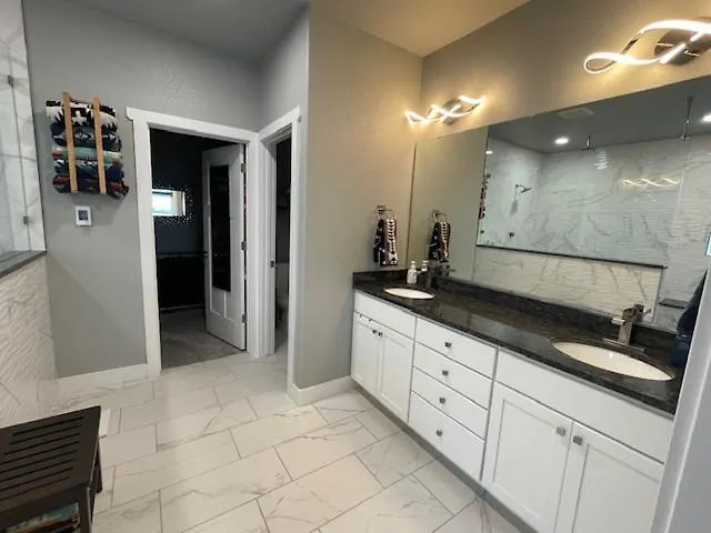 Modern Home, Breathtaking Views Cheyenne