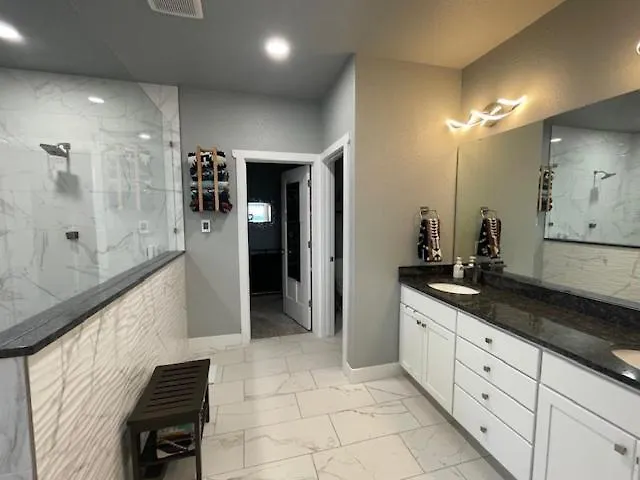 Modern Home, Breathtaking Views Cheyenne